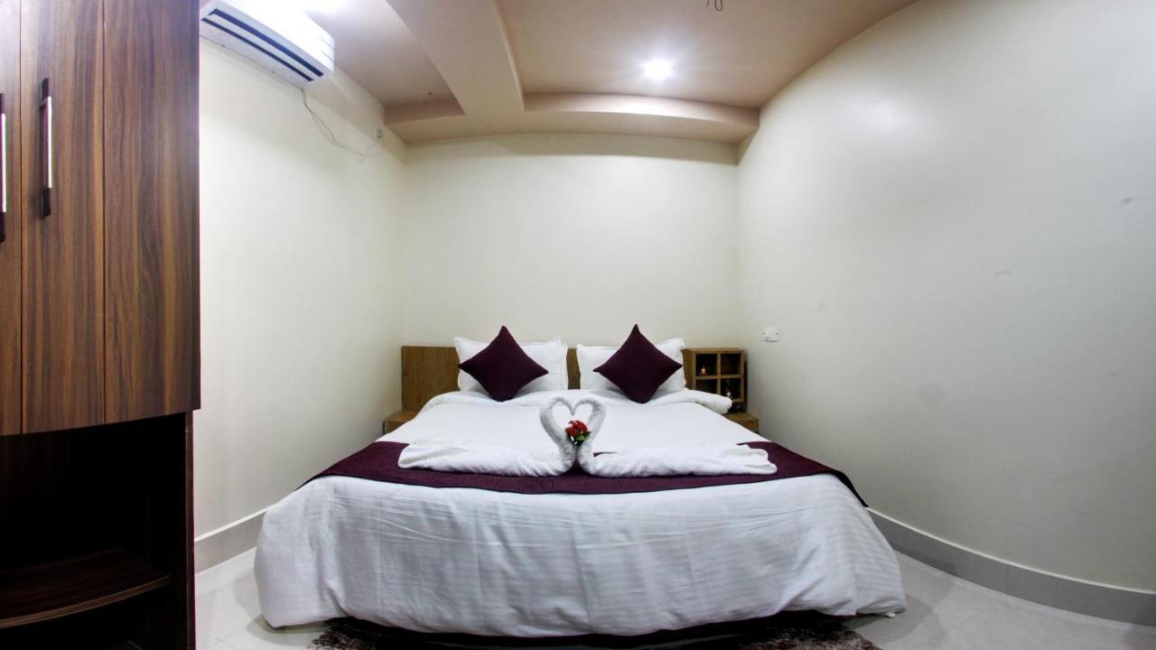 Bharalu Residency Hotell Guwahati Exteriör bild
