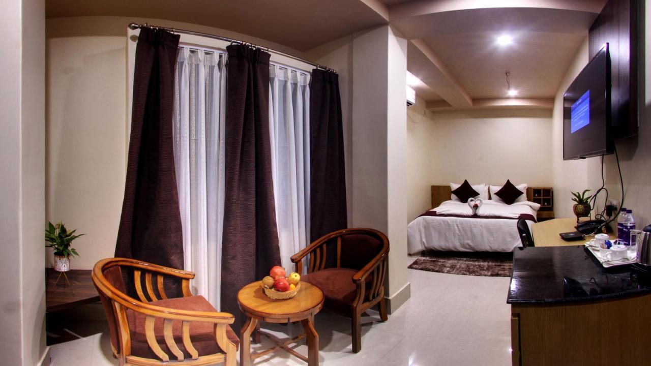 Bharalu Residency Hotell Guwahati Exteriör bild