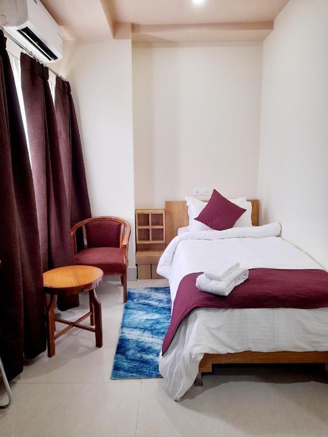 Bharalu Residency Hotell Guwahati Exteriör bild