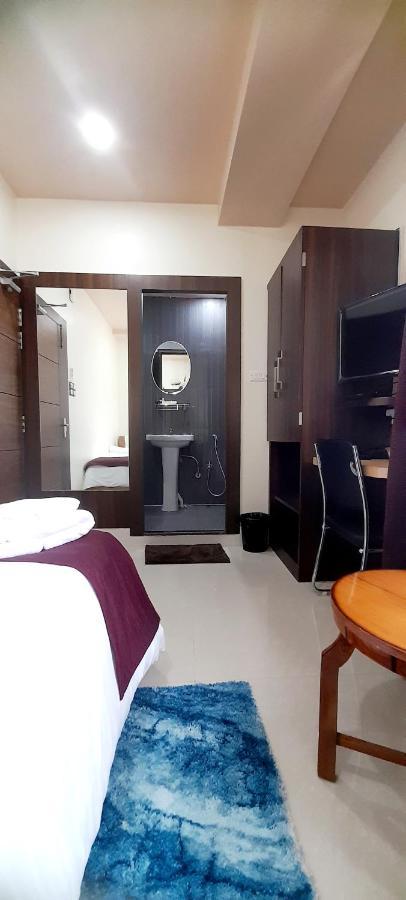 Bharalu Residency Hotell Guwahati Exteriör bild